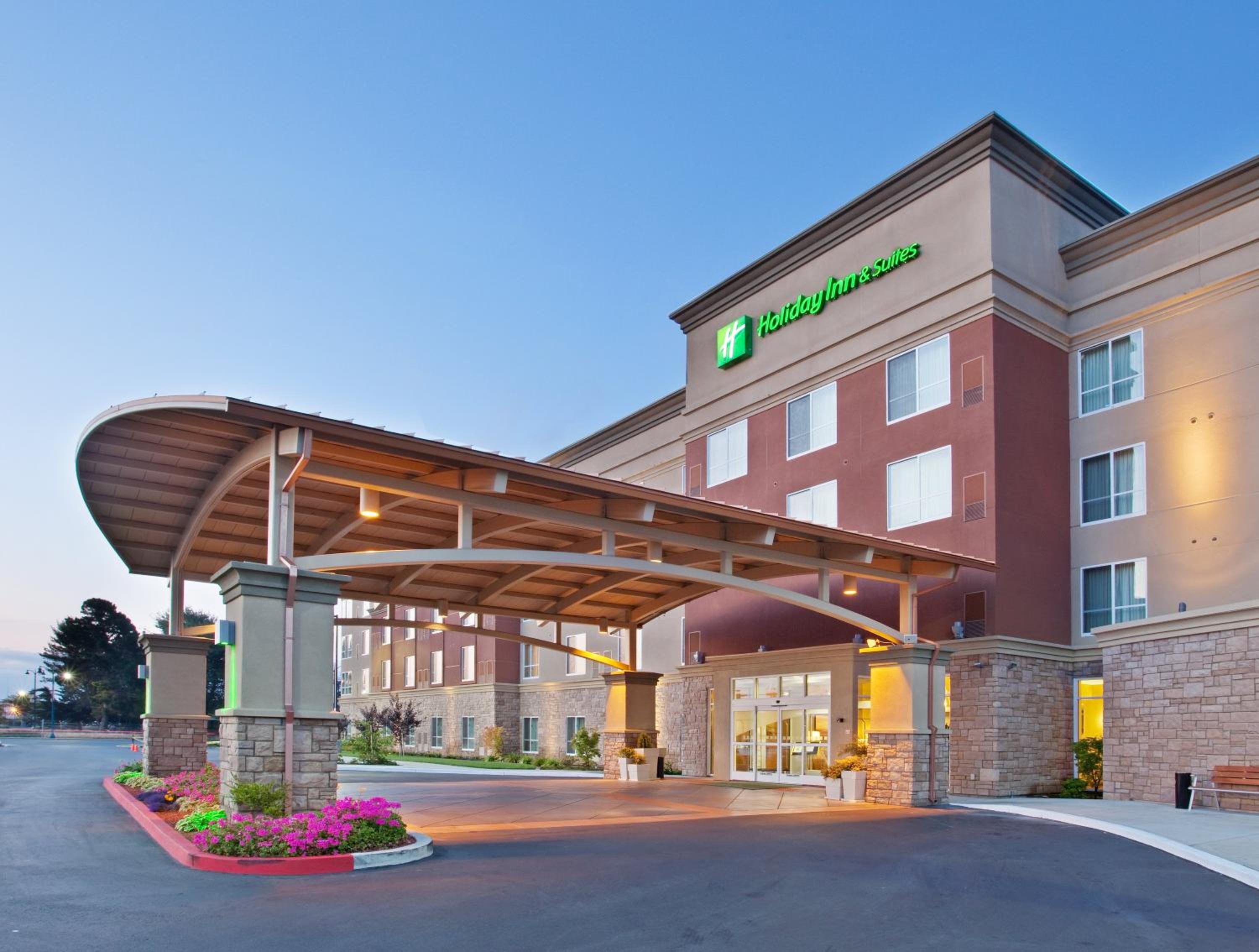 Holiday Inn & Suites Oakland - Airport by IHG