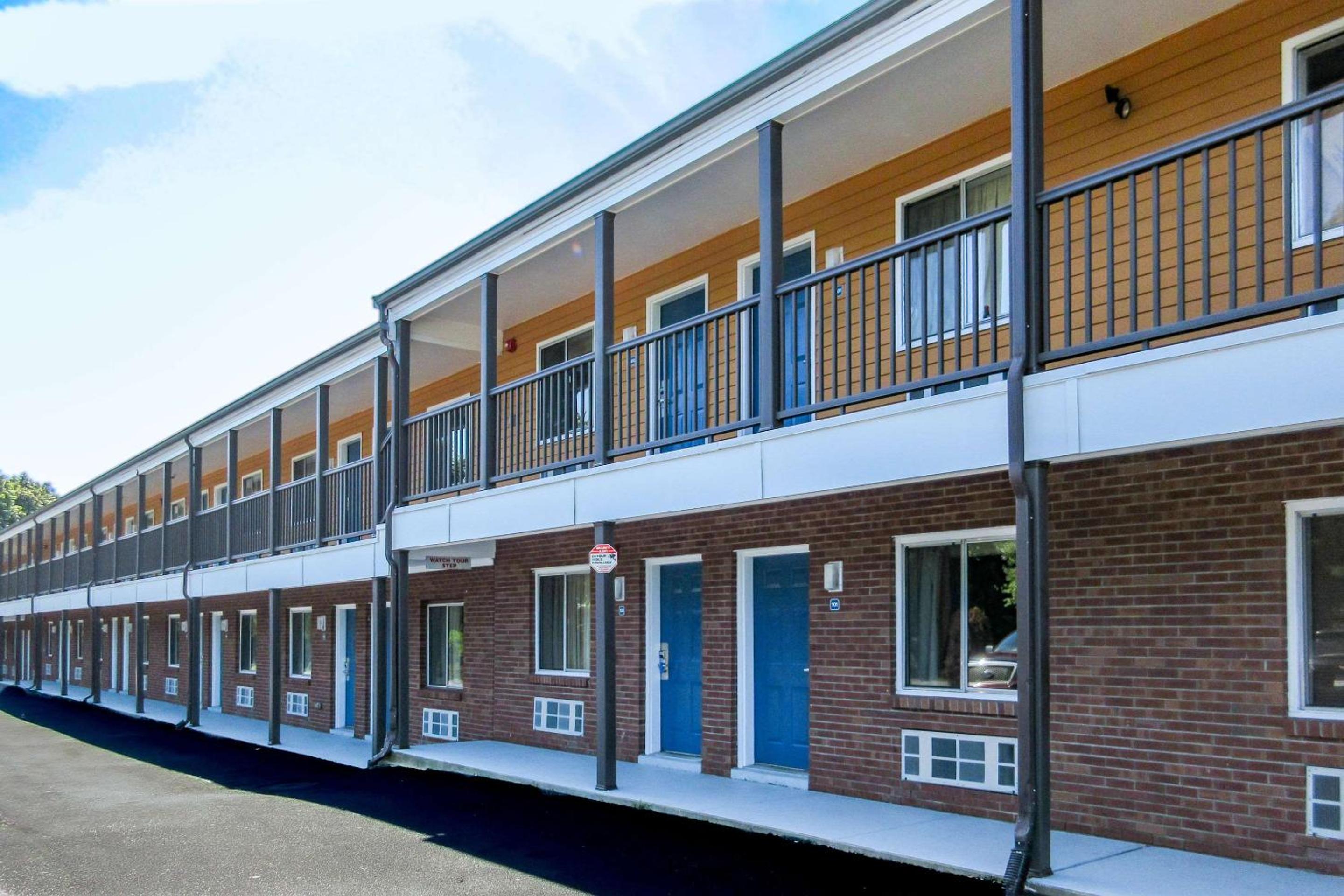 Red Roof Inn & Suites Swansea