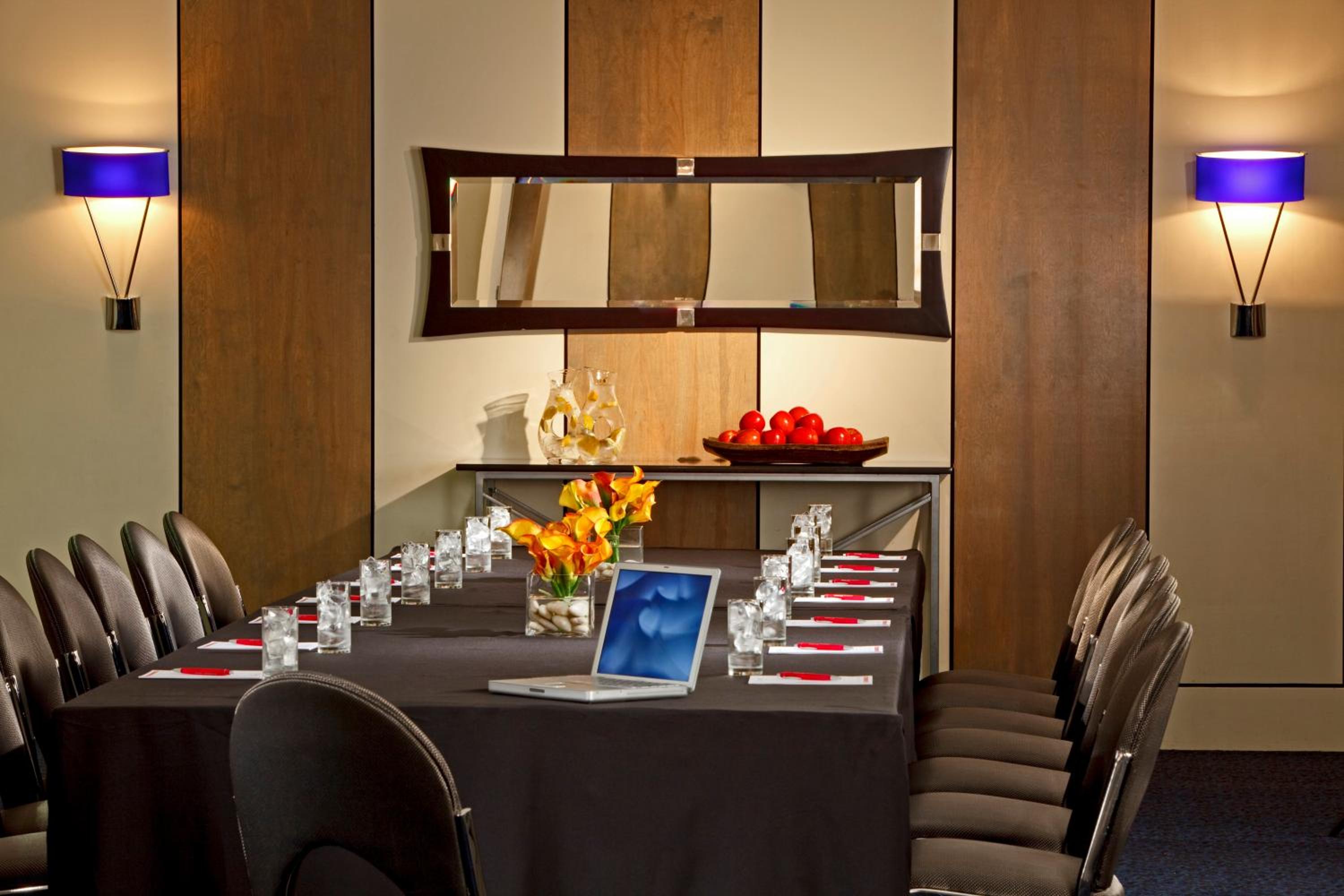 Kimpton George Hotel by IHG