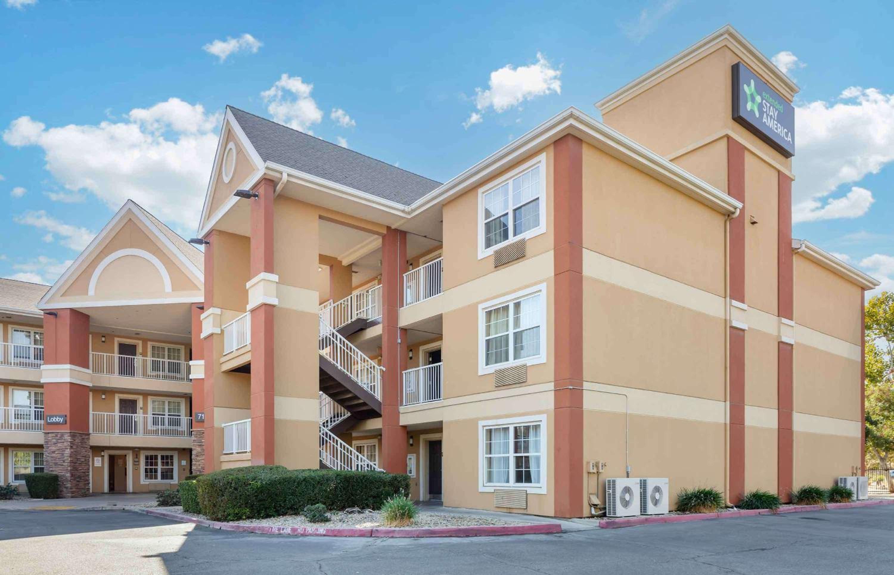 Studio 6 Suites Fresno North CA