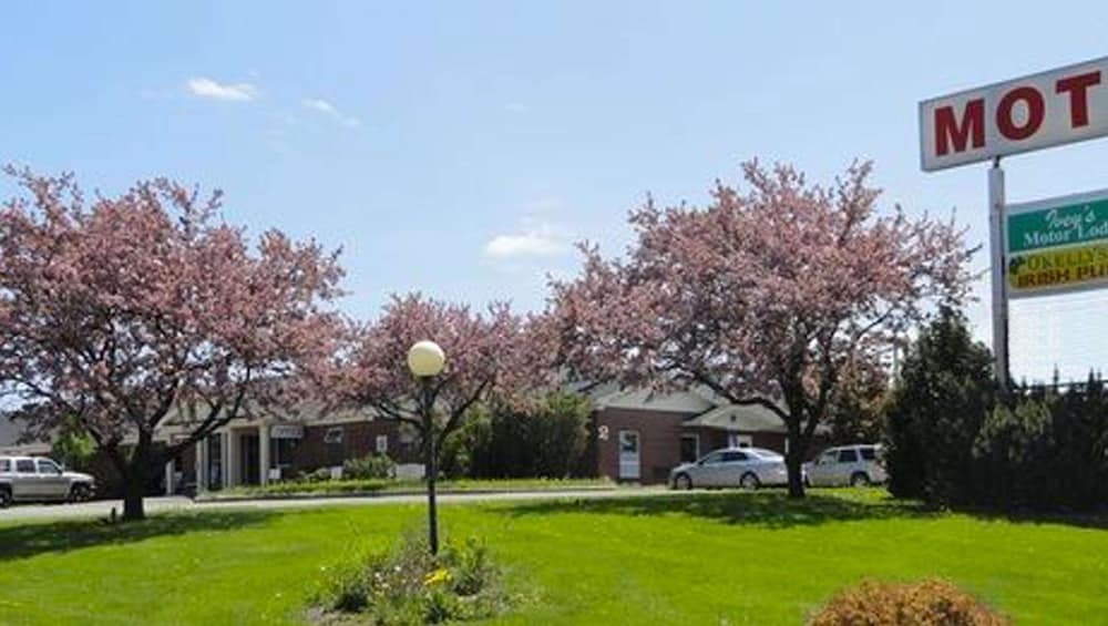 Iveys Motor Lodge Houlton